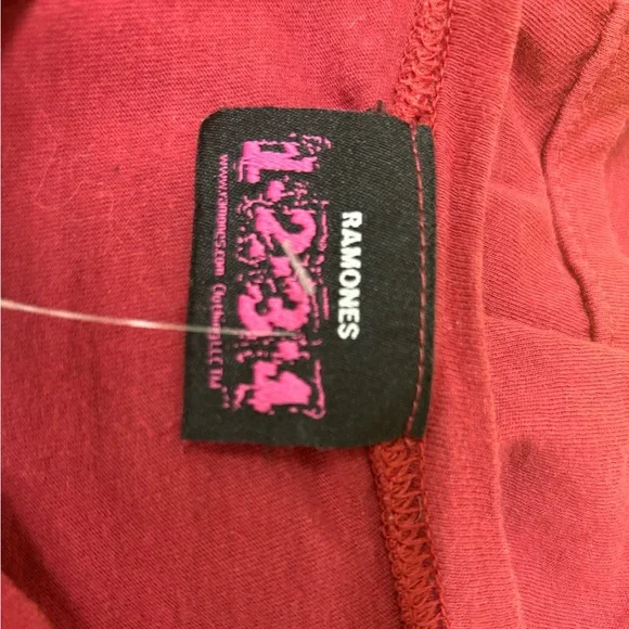 Red Ramones Tee. Great design. - Picture 3 of 4